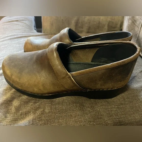 LL Bean Nubuck Nursing Clogs Size 10 (42) - Picture 3 of 9